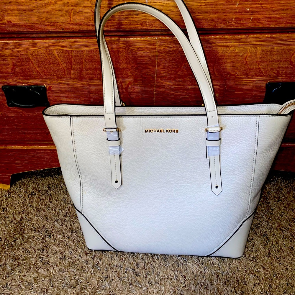 Authentic Michael Kors bag.